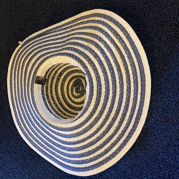 Sun hat - Picture 2 of 2